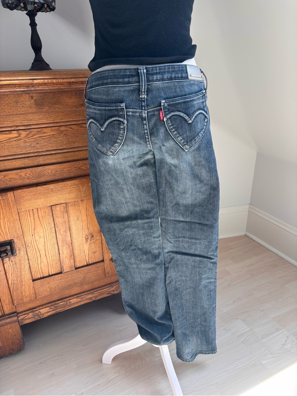 Levi’s Lady Style Heart Pocket Jeans 💌 - Picture 2 of 8